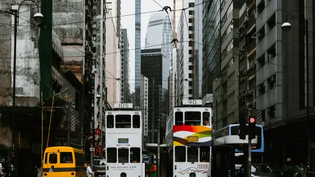 Кыргыз ишкерине арналган практикалык колдонмо: Германиядагы Facebook креаторлорун таап, бьюти продукттарды seeding аркылуу блогерлерге жеткирүү ыкмалары, келишим үлгүлөрү жана ROIга багытталган чекиттер.