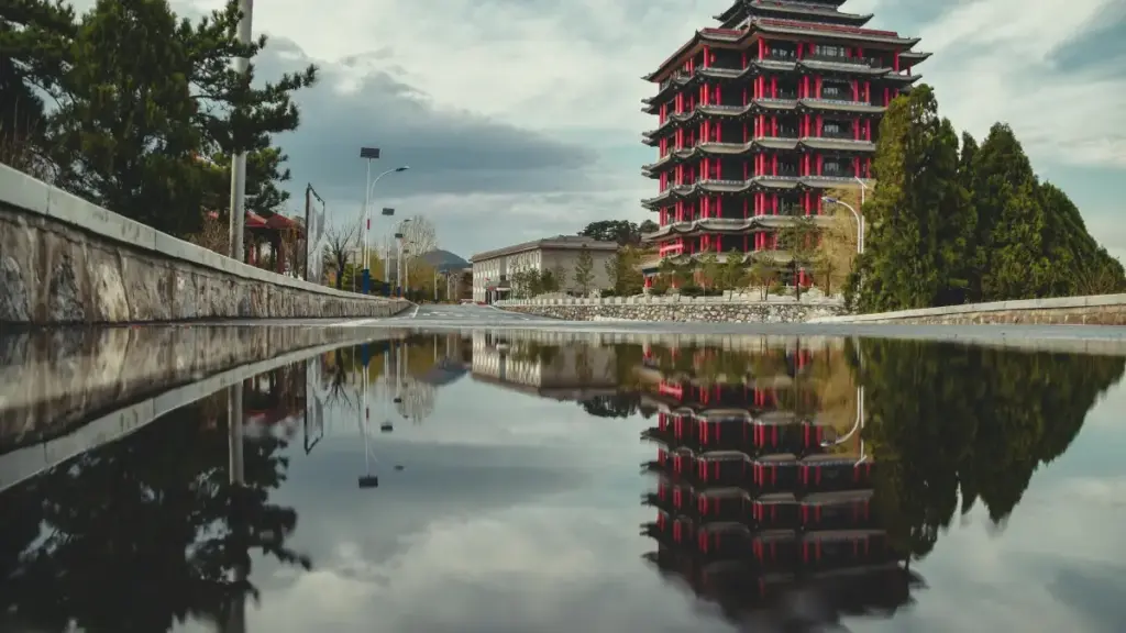 Apple Music аркылуу Израиль брендерине жетүү үчүн практикалык ыкмалар, локалдык стратегиялар жана өнүгүп жаткан тренддер — Кыргызстандагы контентчилерге арналган так жол картасы.