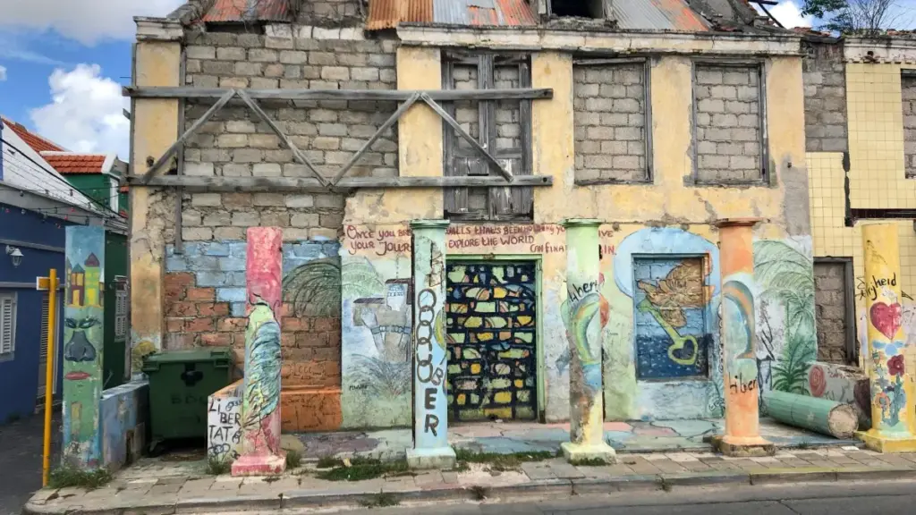 Марокколук Reddit жаратуучуларын Кыргызстандагы бренддер үчүн кантип тапкан, алар менен иштешип катышууну өсүргөнүн практикалык кадамдарды жана жергиликтүү инсайттарды сунуштайт.