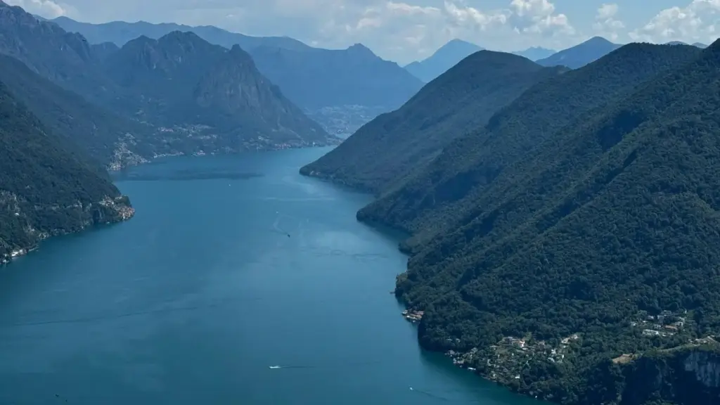 Kyrgyzстандык креатор үчүн практикалык жол-жоболор: Uruguayдагы фитнес жабдыктарын карап чыгуу үчүн SoundCloud аркылуу бренддерге кантип жетиш керек, контактер, сүйлөшүү шаблондору жана стратегиялар.