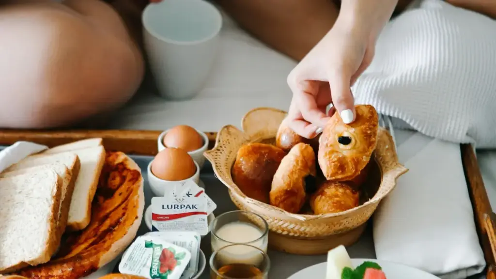 Кыргыз жарнамачылары үчүн практикалык жолкөрсөтмө: Пуэрто-Рико Twitch жаратуучуларын табуу, баалоо жана түз эфирге бренд билдирүүсүн интеграциялоо ыкмалары.