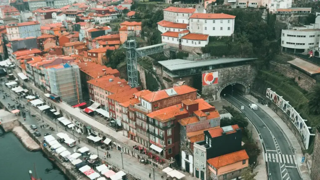 Takatakта Колумбиялык бренддер менен байланышып, гардероб haul видеолорун бөлүшүүнүн практикалык ыкмалары: DM, локал PR, контент-стратегия жана коопсуздук боюнча конкреттүү чекиттер.