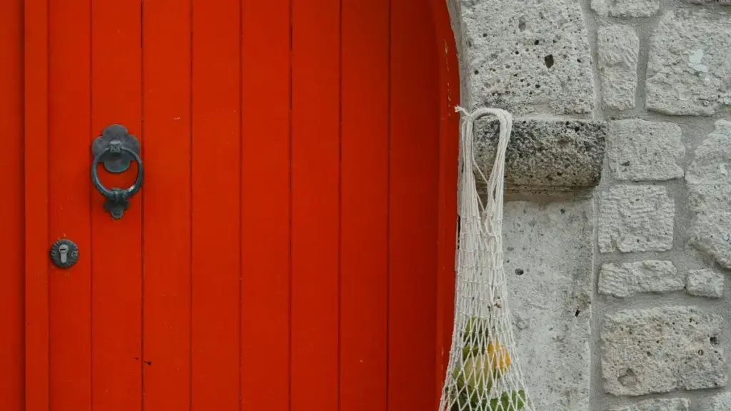 Кыргызстандык контент чыгармачылары үчүн практикалык жол картасы: Zalo аркылуу Филиппин бренддерине кантип жетип, ыр реакция видеолору үчүн кызматташтык сунуштоо керектиги, коркунучтар жана тез өсүүчү TikTok контекстинде стратегиялар.