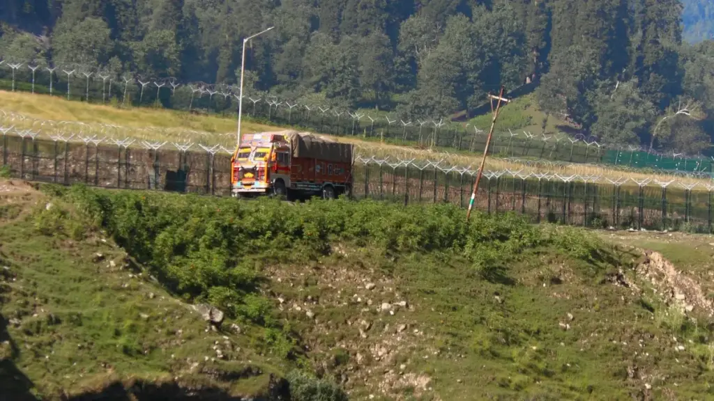 Азербайжандагы Shopee креаторлорун табуу, контакты түзүү жана бренд көрүнүшүн көбөйтүү үчүн практикадык кеңештер, жергиликтүү тренддер жана платформа интеграциялары.