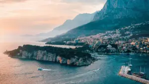 Камбожадагы ShareChat жаратуучуларын табуу жана жаңы кийим коллекциясын илгерилетүү үчүн практикалуу ыкмалар, жергиликтүү тренддер жана тобокелдиктер.