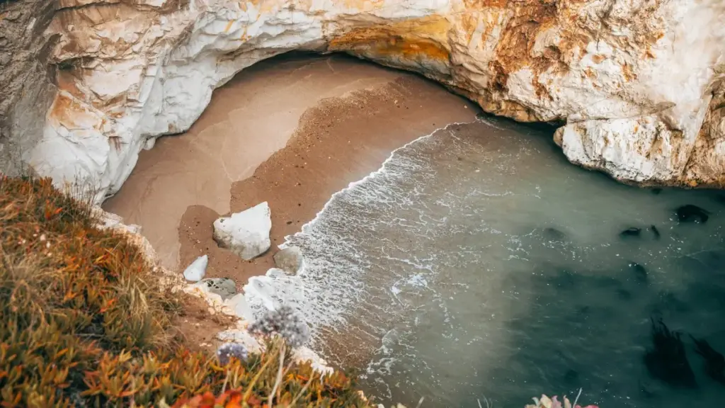 Кыргызстандык жарнакчыларга арналган практикалык көрсөтмө: Украинанын Spotify креаторлору менен чектелген чыгарылыштарды (limited drops) ишке ашыруу үчүн кайдан жана кантип табуу, юридикалык жана маркетинг чекиттери.