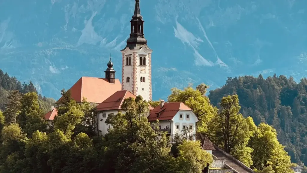 Пакистандагы WeChat креаторлорун табуу жана жаңы кийим коллекциясын илгерилетүү үчүн практик кеңештер, каналдар жана тобокелдиктер — Кыргызстан үчүн локалдуу, колдонууга даяр гид.